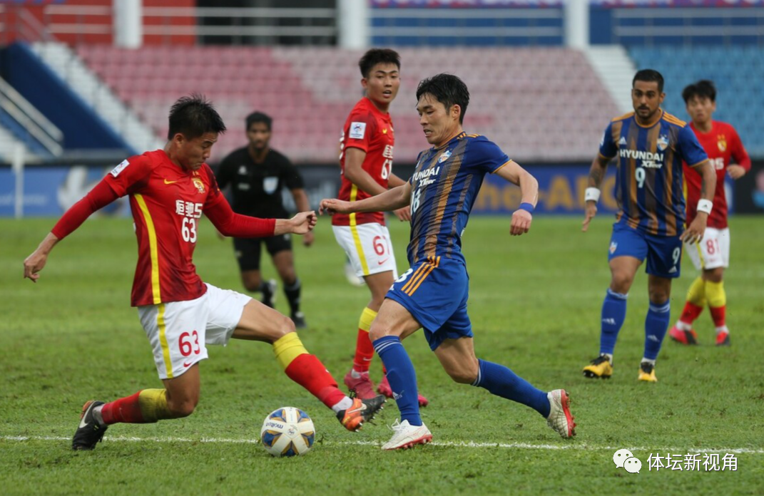 澳大利亚球队在争夺亚冠荣耀中奋力拼搏 澳大利亚球队在争夺亚冠荣耀中奋力拼搏