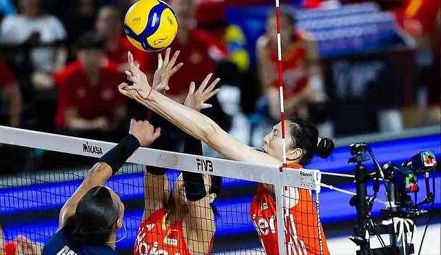 勒沃库森横扫法国，费兰·托雷斯高光表现的简单介绍