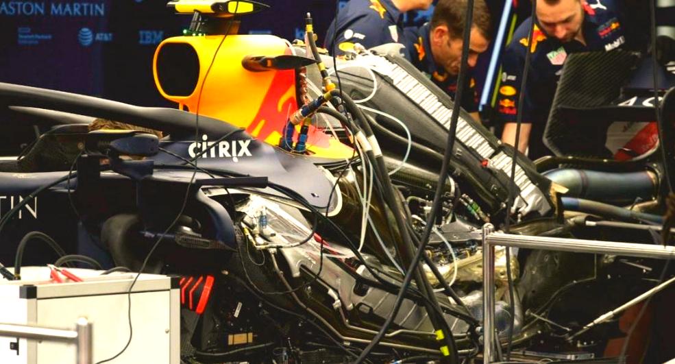 世俱杯决赛-梅赛德斯险胜雷诺车队，诺里斯点燃赛场