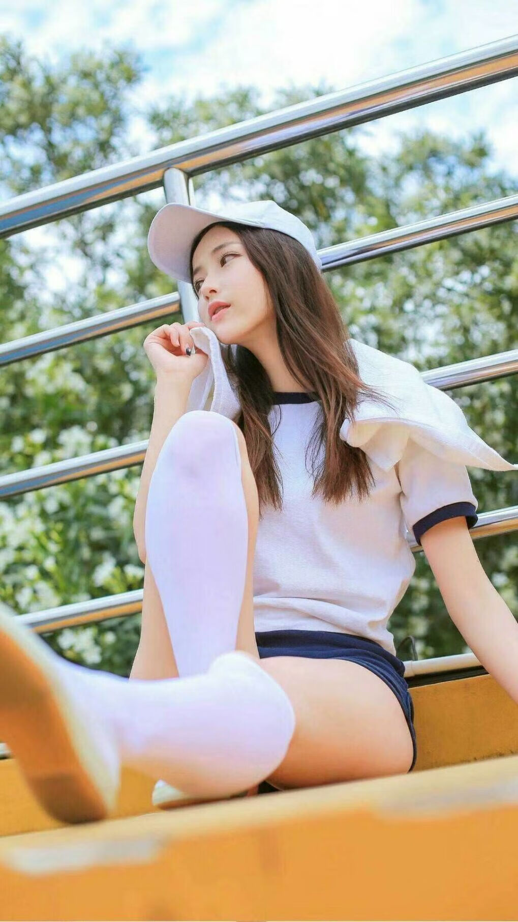 双线战场，德甲争冠烽火连天，AC米兰拿下卡塔尔开启资本新局