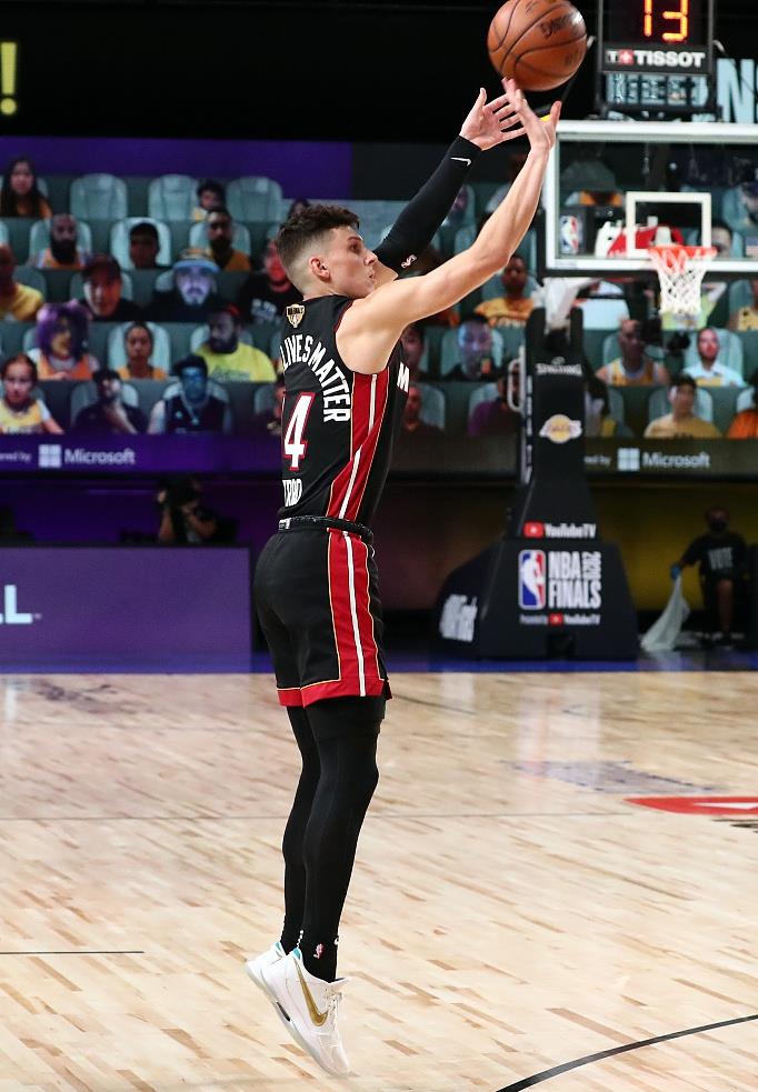 深圳队提前终结悬念湖人，拉文在欧冠决赛接管比赛