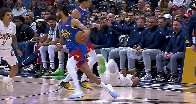 北京队轻取灰熊，米切尔关键回合不手软